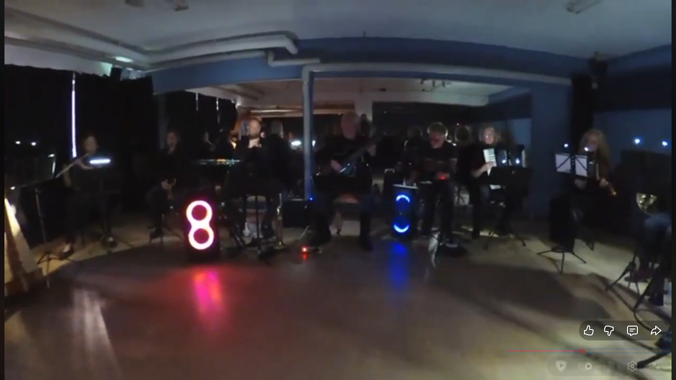 in C von Terry Riley -
                Stephan Stiens and Friends - Link f�hrt zu YouTube!